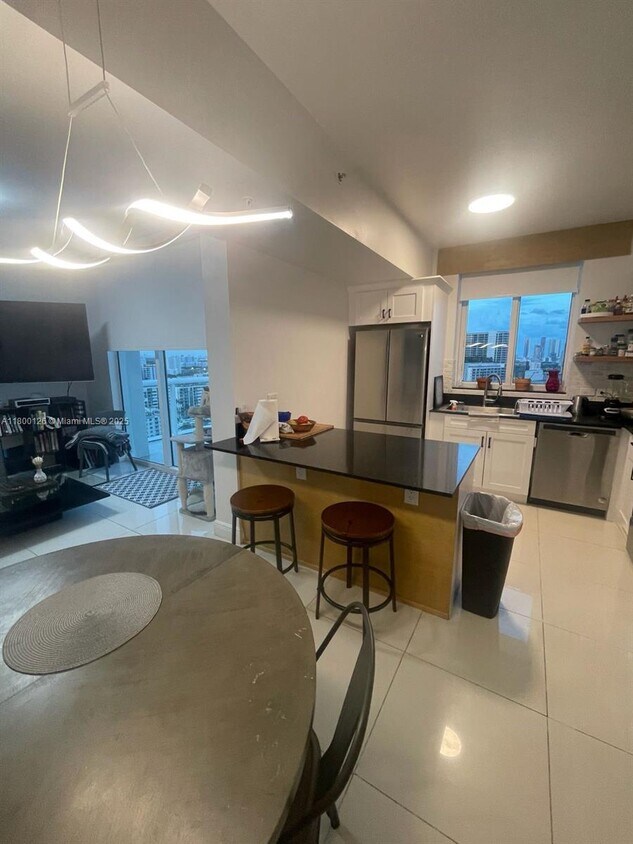 Foto principal - 1871 NW S River Dr