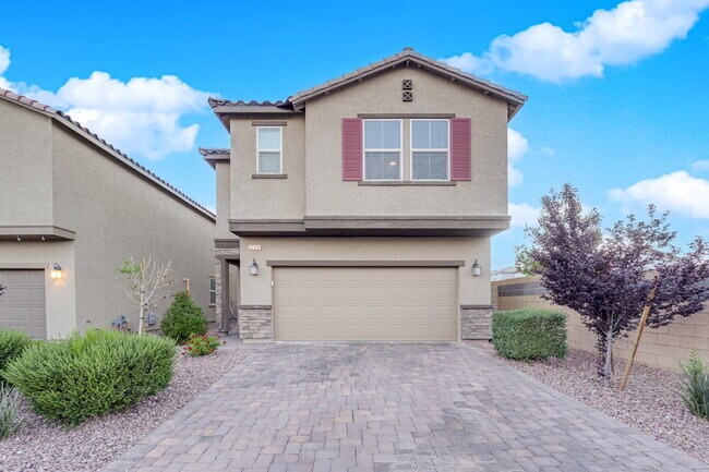 Foto del edificio - DON'T MISS OUT ON THIS NEWLY BUILT COZY 4 ...