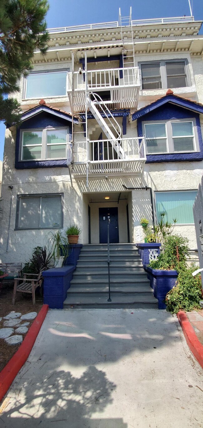 Foto del edificio - 33 Clubhouse Ave