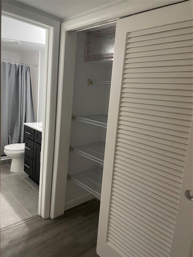 Building Photo - 698 NE Spanish River Blvd