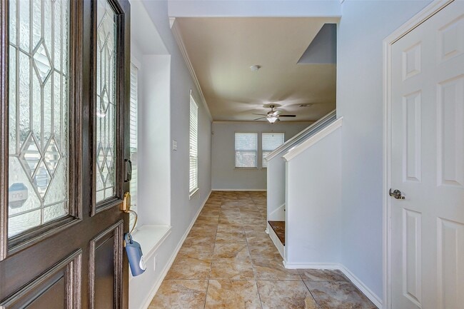 Foto del edificio - 6451 Calgary Woods Ln