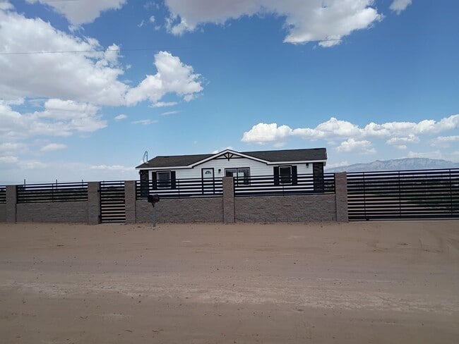 Building Photo - 1104 17th St NW