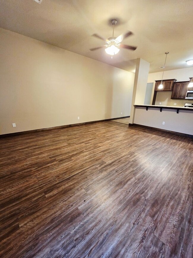 Building Photo - ?YUKON HOME MOVE IN SPECIAL! ?