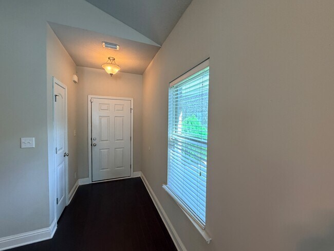 Foto del edificio - 2492 Bentridge Dr W