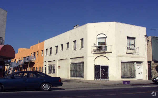Building Photo - 1229-1231 E 4th St