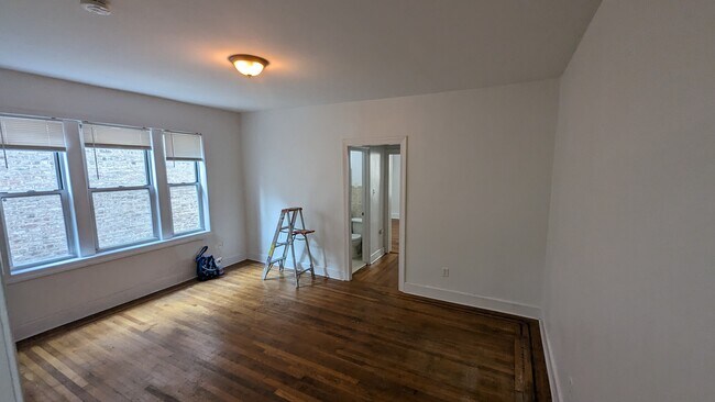 Building Photo - 112 Charles St