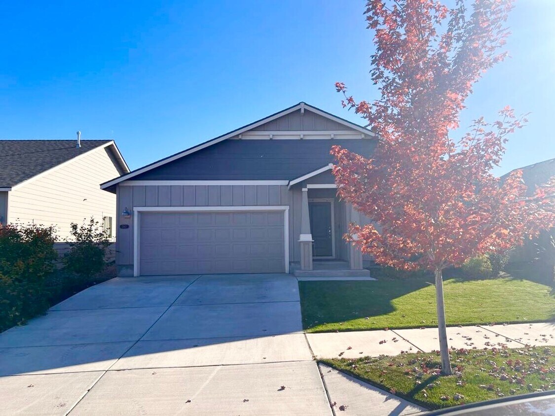 2542 NW Elm Pl, Redmond, OR 97756 House Rental in Redmond, OR