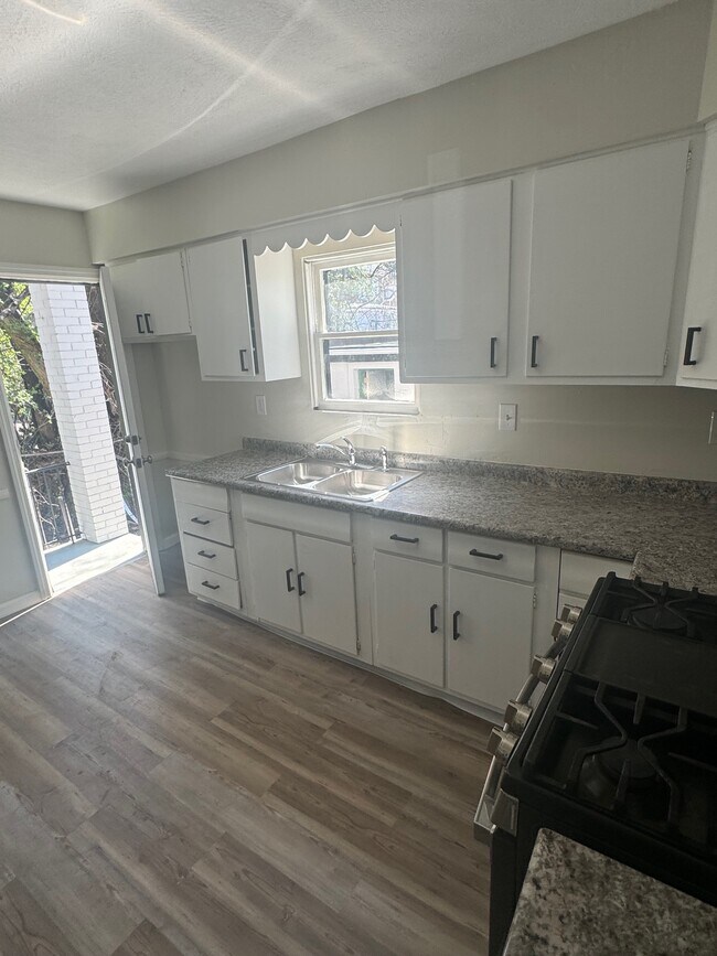 Foto del edificio - 6440 Dean St