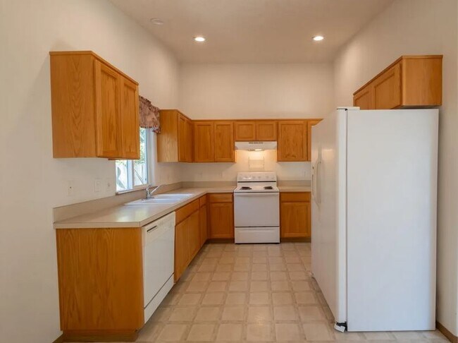 Foto del edificio - 746 Desert Pine St NW