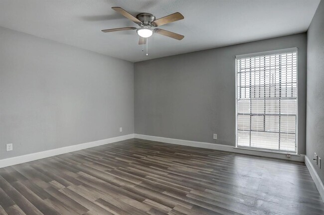 Building Photo - 12500 Sandpiper Dr