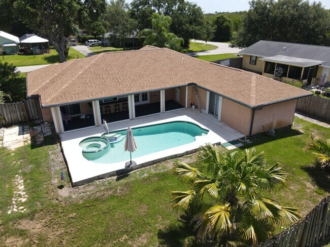 Foto del edificio - 790 SE Ablett Ln