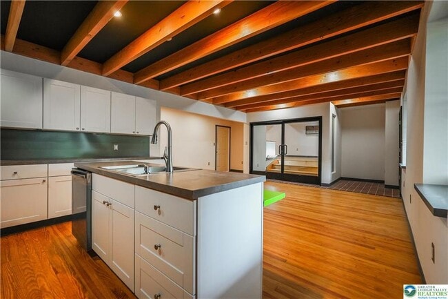 Building Photo - 335 Walnut Dr