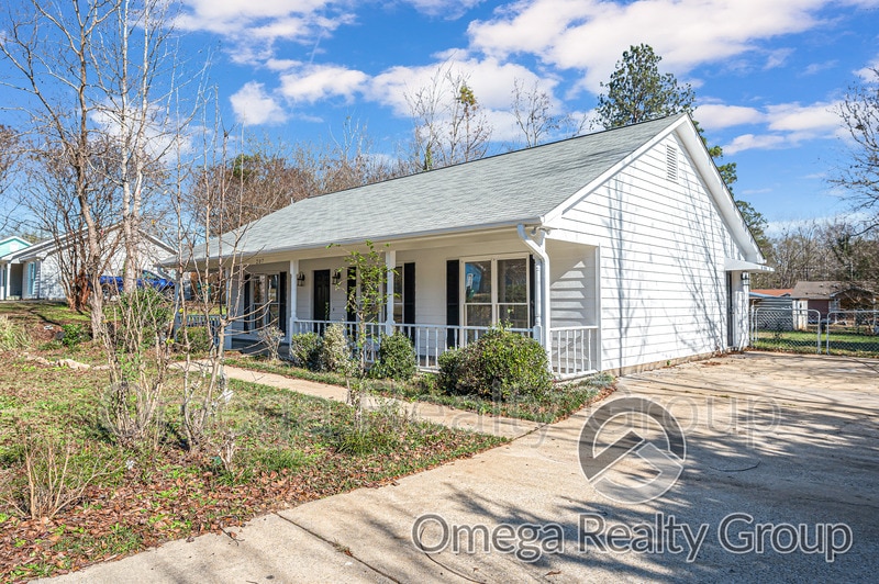 Primary Photo - 207 Lee Rd
