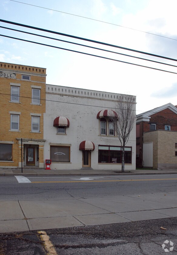 128 N Chestnut St, Ravenna, OH 44266 Apartments in Ravenna, OH