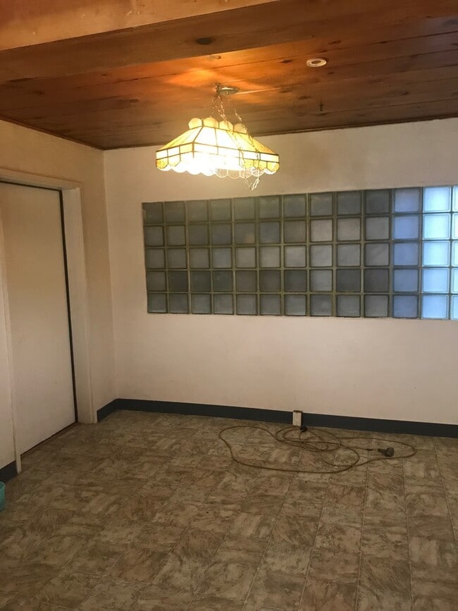 Building Photo - 3581
