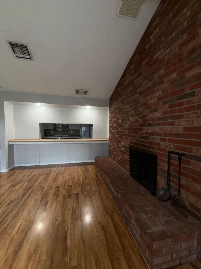 Foto del edificio - Beautiful 4 Bedroom House in NW Bakersfield with Pool!