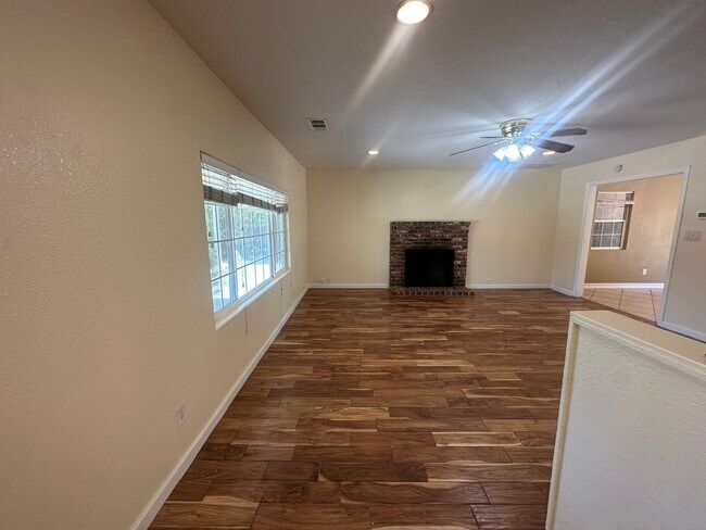 Foto del edificio - 17589 S Austin Rd