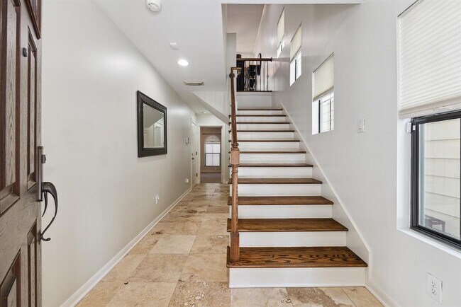 Building Photo - 5308 Larkin St
