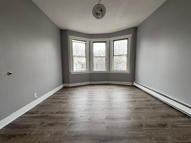 96 Stevens Ave 3L/6 - 91 Stevens Ave