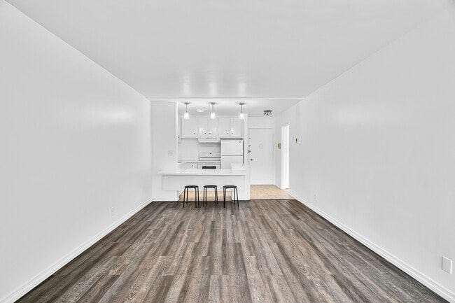 Building Photo - 320 S Gramercy Pl