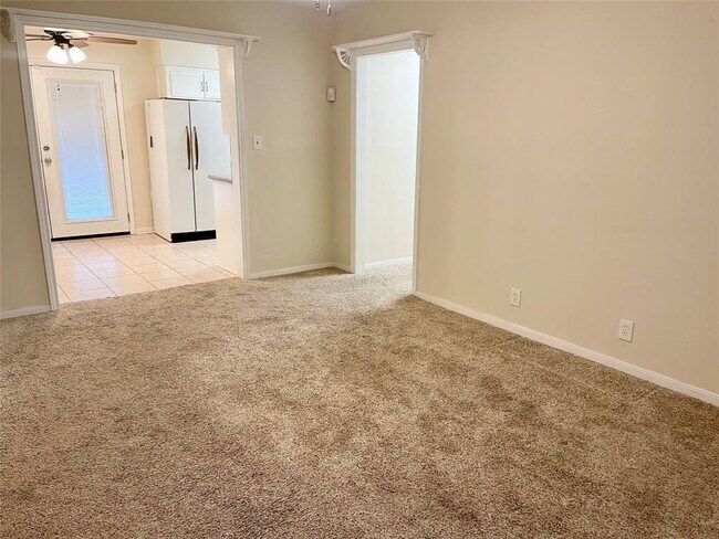 Building Photo - 8534 Sonneville Dr