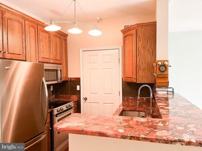 Foto del edificio - 1570 Spring Gate Dr.