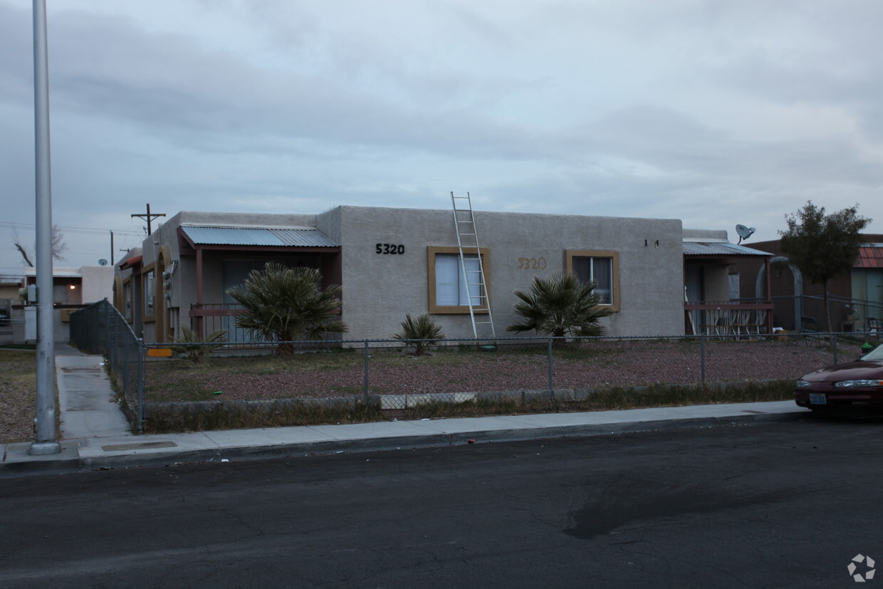 Building Photo - Charleston Heights