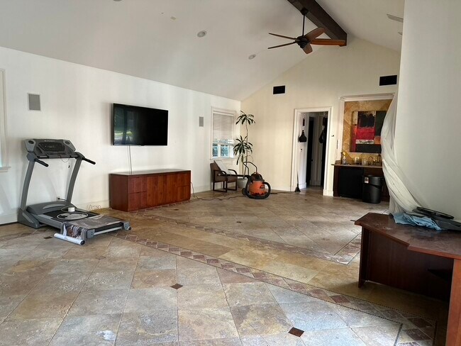Foto del edificio - 510 Meadow Grove St