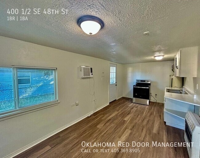 Building Photo - 400 1/2 SE 48th St-