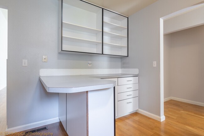Building Photo - Join the Tanasbrook Community! Lovely 4 be...
