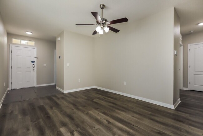 Building Photo - 10529 Whispering Hammock Dr