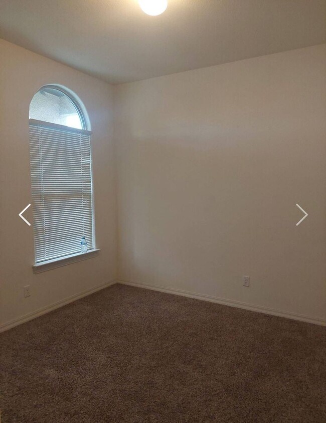 Building Photo - Welcome Home ! 4 bedroom 2 bath rental