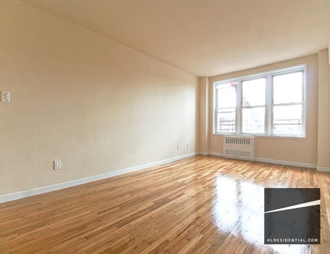 Building Photo - 22410 Jamaica Ave