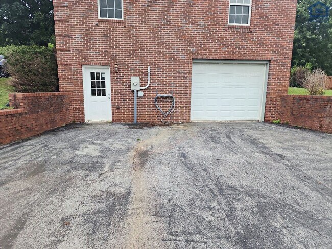 Foto del edificio - 515 Willis Martin Rd