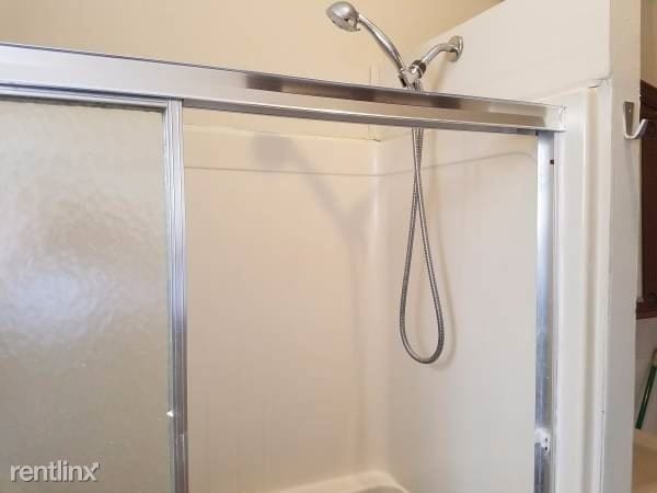 Building Photo - 1 br, 1 bath Triplex - 808 S 6th St #1R