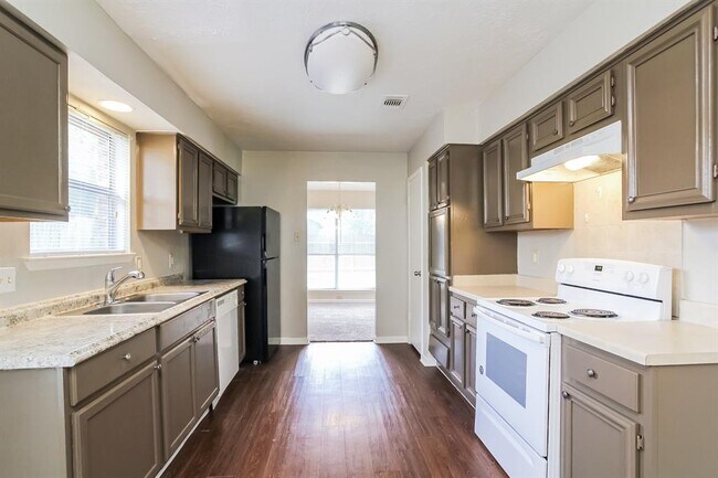 Building Photo - 3618 Village Grove Dr