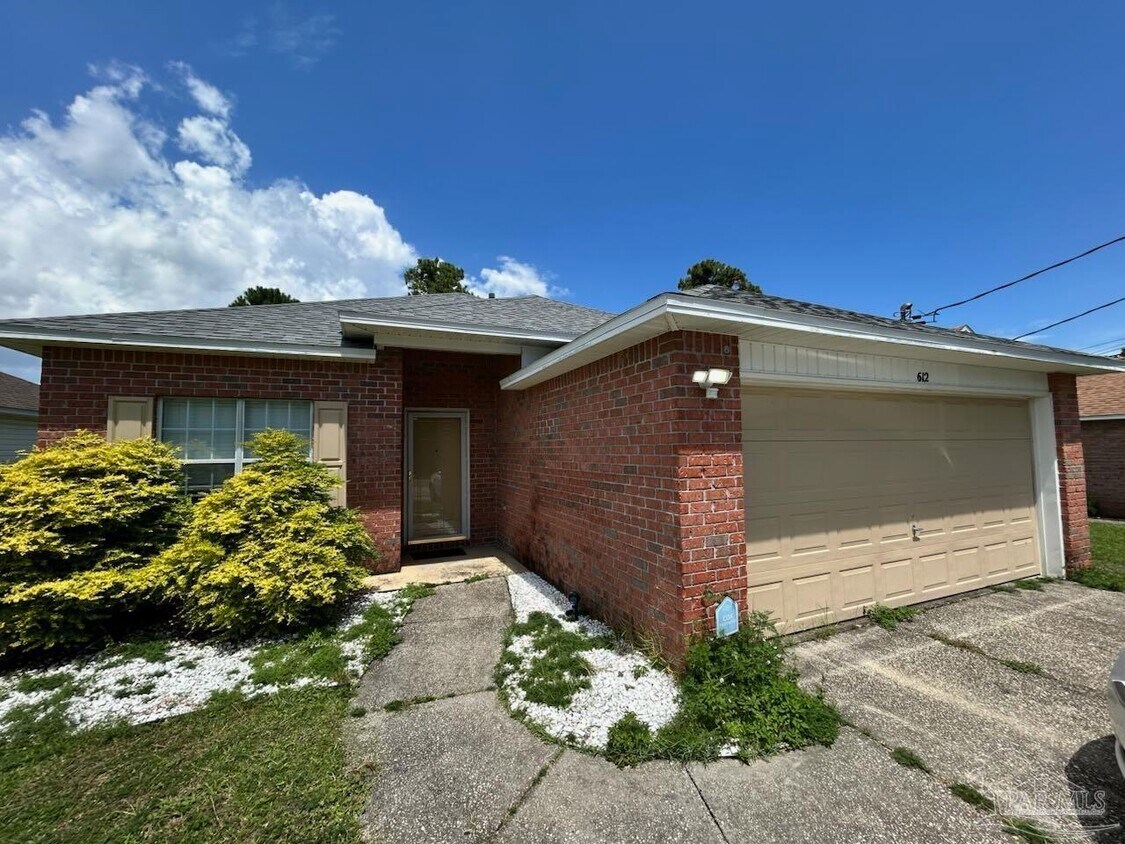 Foto principal - 612 Reservation Ave