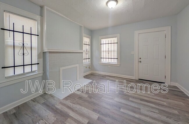 Foto del edificio - 1452 E 15th St