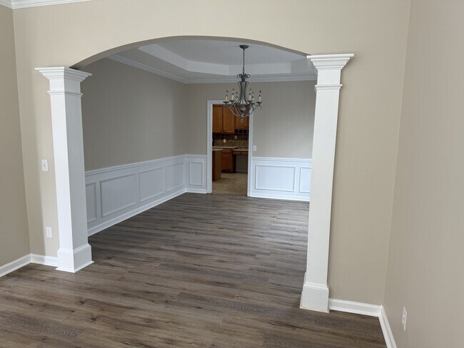 Building Photo - 2380 McIntosh Dr