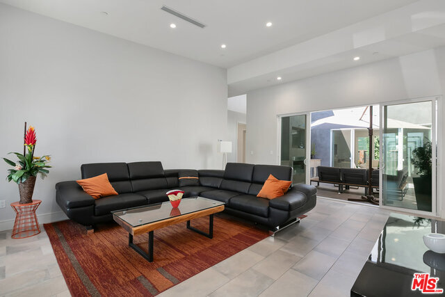 Building Photo - 3147 E Sierra Madre Blvd