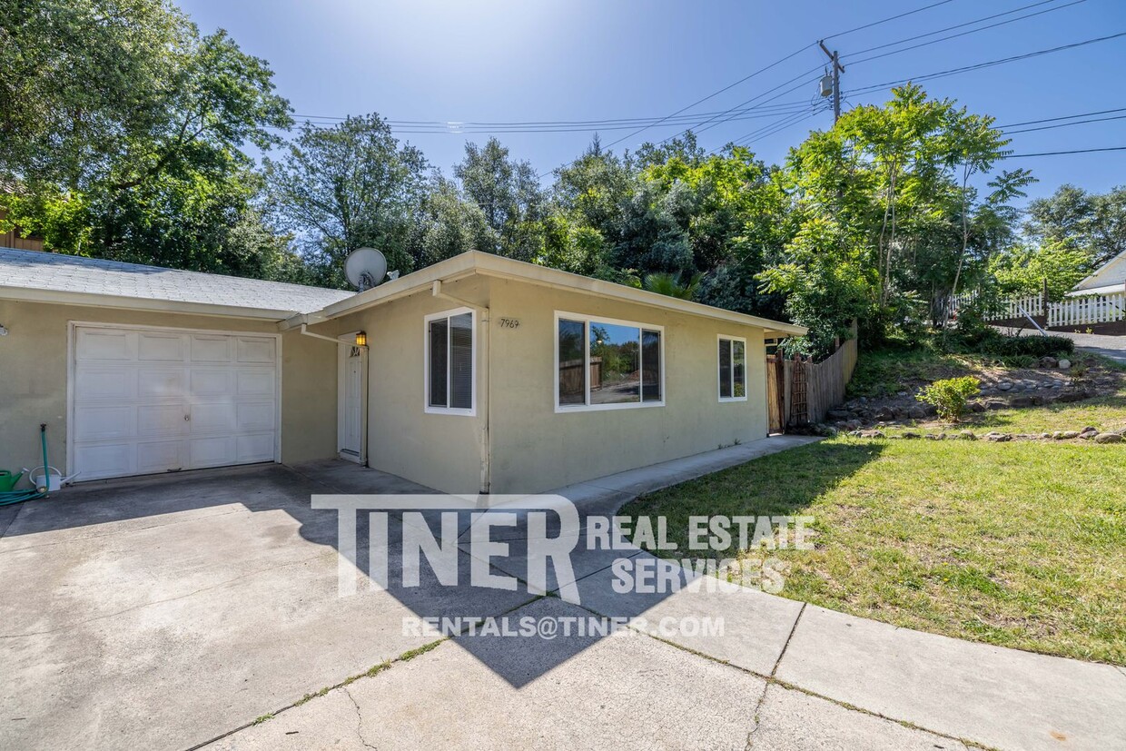 Foto principal - Charming Old Fair Oaks Duplex!