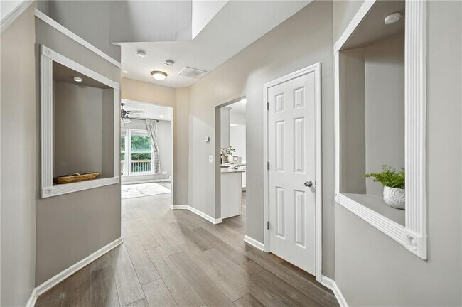 Building Photo - 6030 Ellington Cove