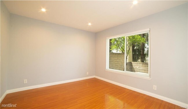 Foto del edificio - 3 br, 3 bath Townhome - 1825 Molokai St