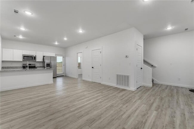 Building Photo - 751 St Charles Pl