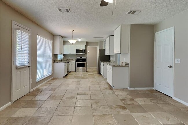 Building Photo - 17322 Harmony Hill Dr
