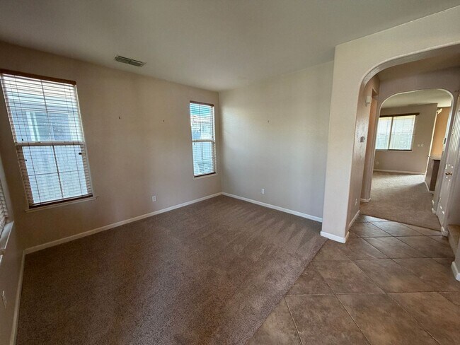 Foto del edificio - Spacious Home in Quiet Area