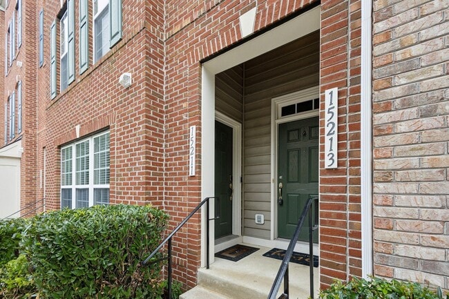 Photo - Stunning 2 bed 2.5 bath 2-story condo/townhome