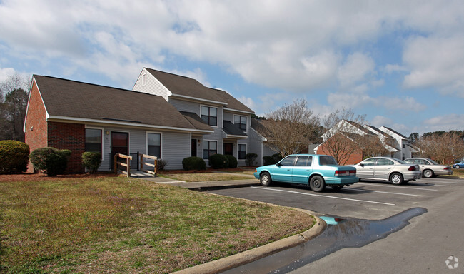 Building Photo - Pine Knoll Manor