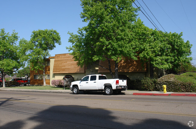 Building Photo - Casita Del Pueblo