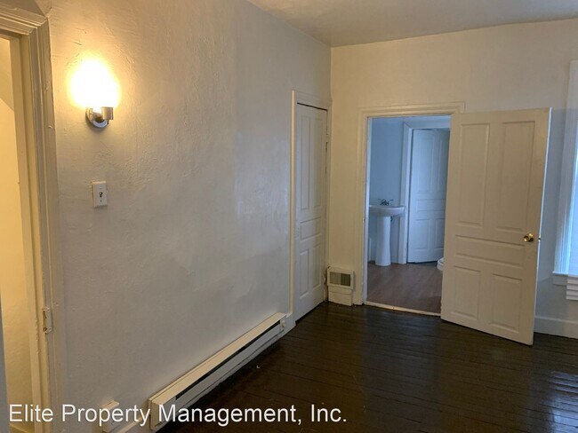 Building Photo - 2 br, 1 bath House - 721 E. Clarke Ave.